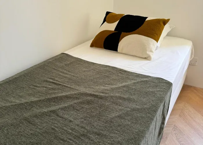 La Halte Des Arenes De Nimes - Appartement Minimaliste - Ecusson Nimes