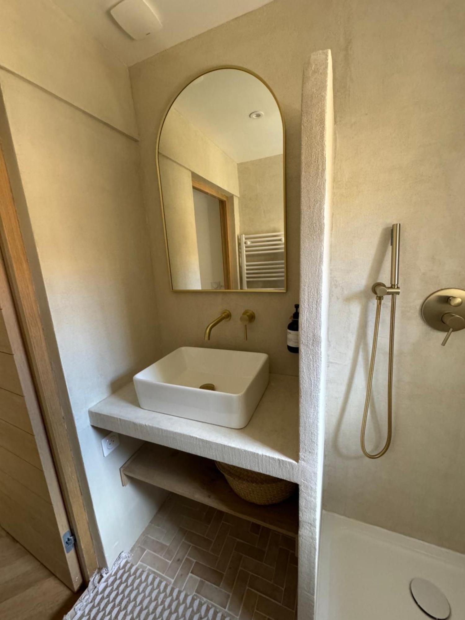Apartment La Halte Des Arenes De - Minimaliste - Ecusson Nimes